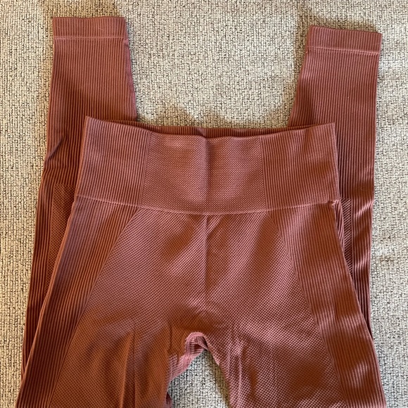 Savvi Ashtanga Textured Leggings in Clay EUC - Picture 3 of 5